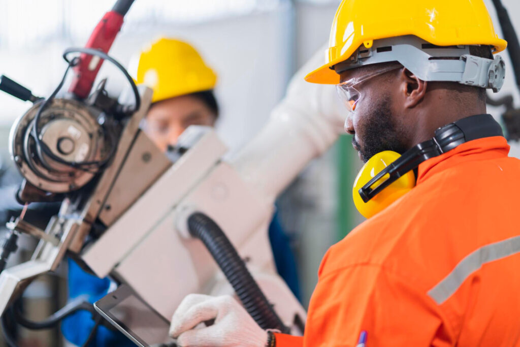 Distributeur officiel et installeur d'équipements Iris-Mec en casse auto vhu et centre de recyclage